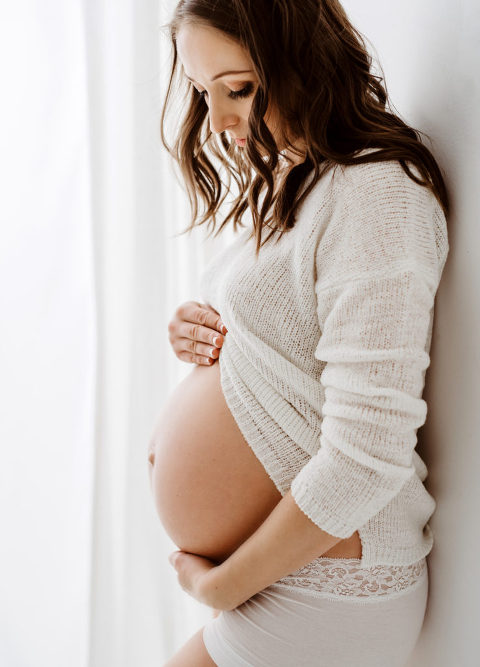 Maternity photos of 7 months pregnant mama