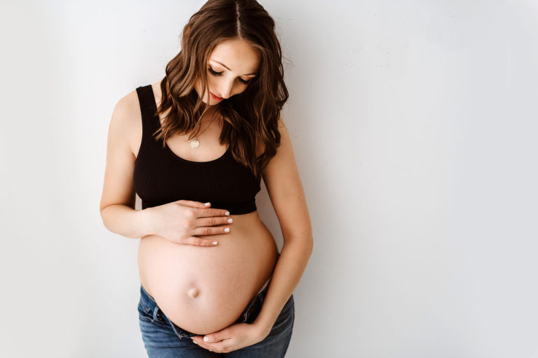 Maternity photos of 7 months pregnant mama