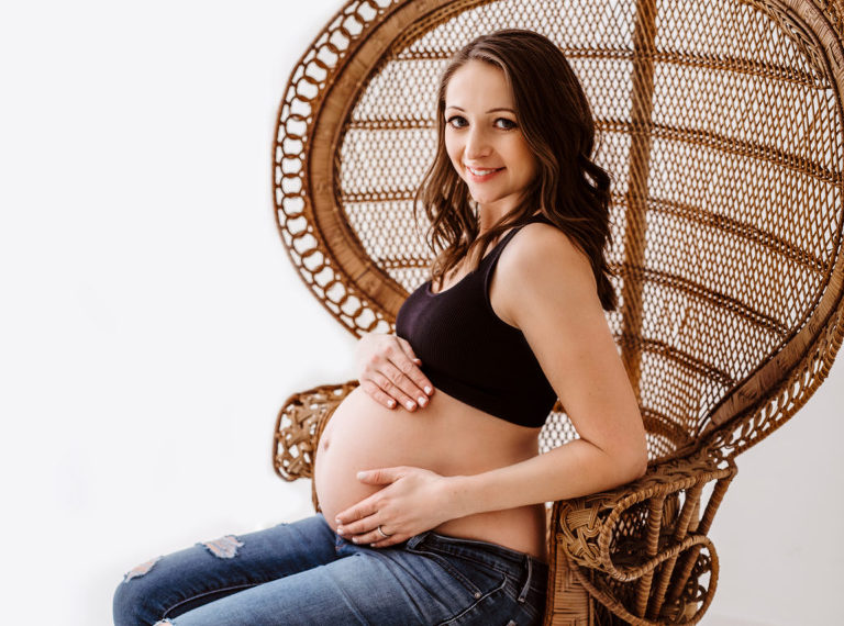 Maternity photos of 7 months pregnant mama